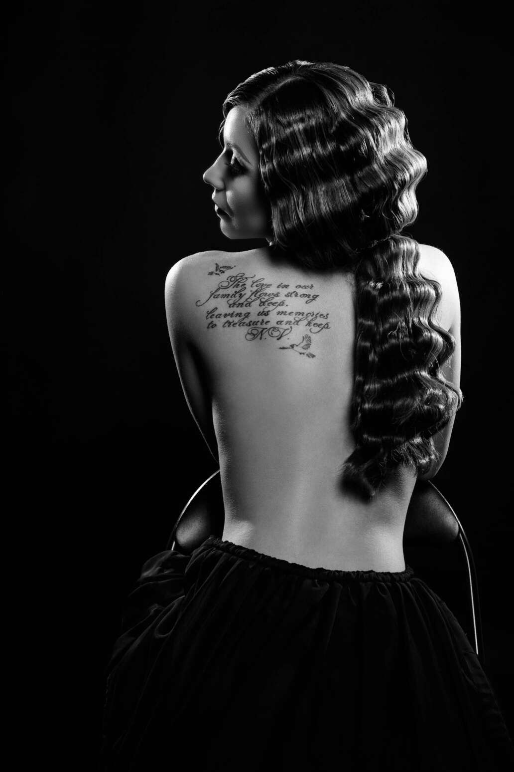 Fotografie de Studio | Portret Erotic | Nud | Alb Negru | Tatuaj | Sexy | Model | Studio Central |